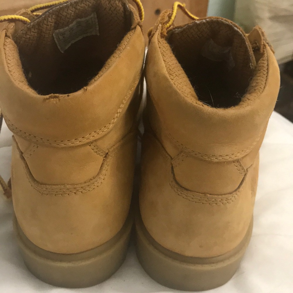 Lightly Used Authentic Waterproof Timberlands. - image 5